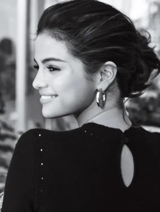 Penyakit lupus yang diderita Selena ternyata bukan hanya mengharuskannya direhabilitasi, namun ia juga harus melakukan transplantasi atau pencangkokan ginjal agar kehidupannya dapat lebih maksimal. (Instagram/selenagomez)