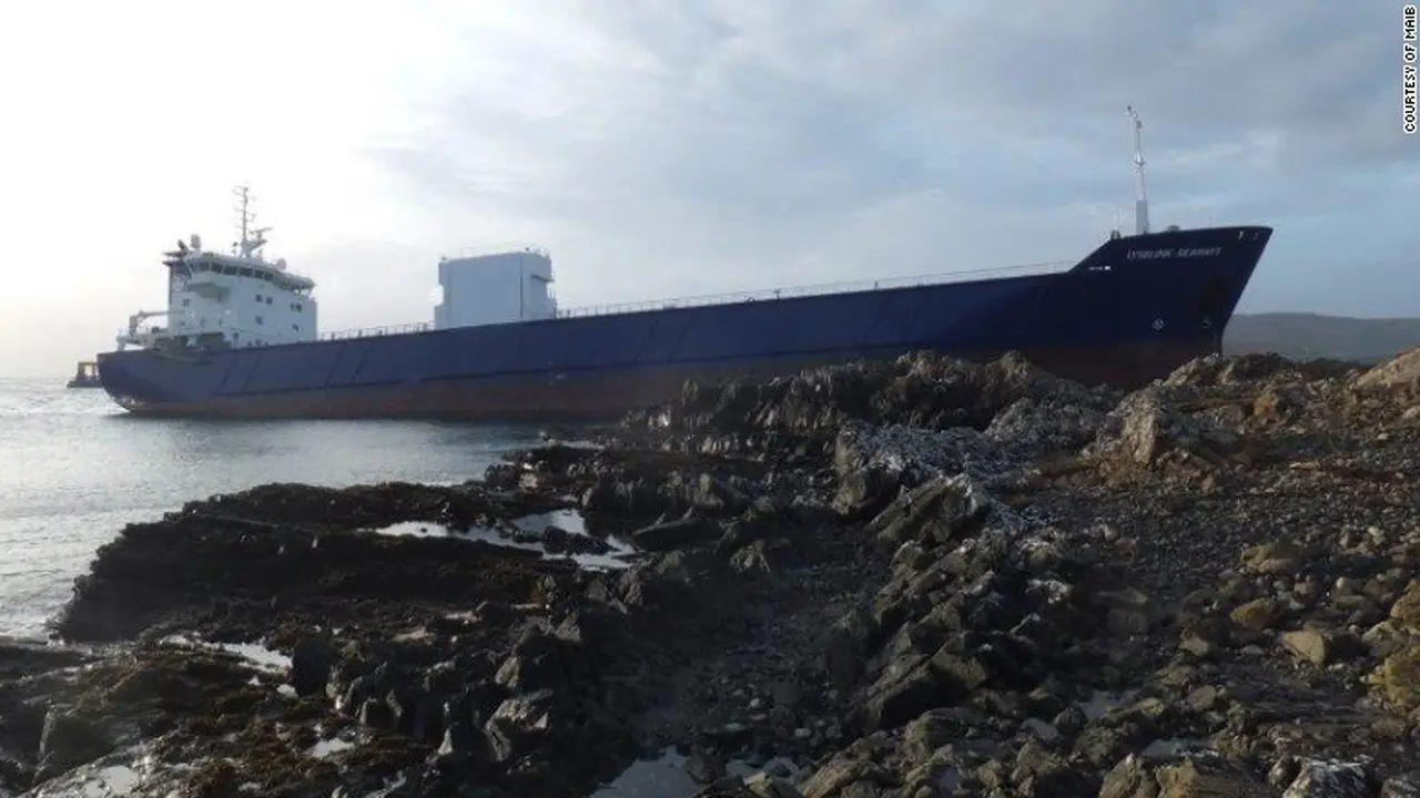 Mabuk Berat, Pelaut Rusia Tabrakkan Kapal 7.000 Ton ke Pantai Penuh Batu