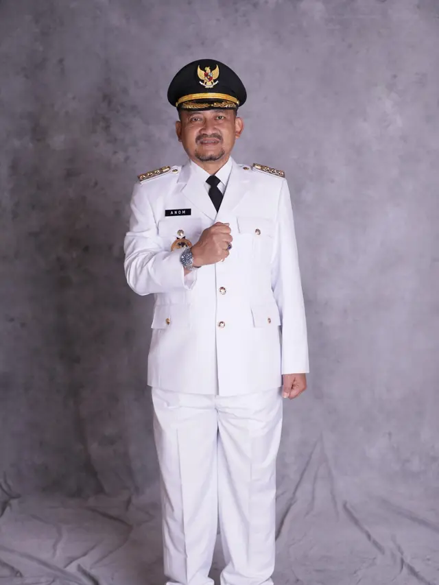 Bupati Pemalang Anom Widiyantoro