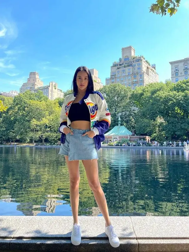 8 Potret OOTD Outer Lengan Panjang ala Anya Geraldine hingga Mikha Tambayong