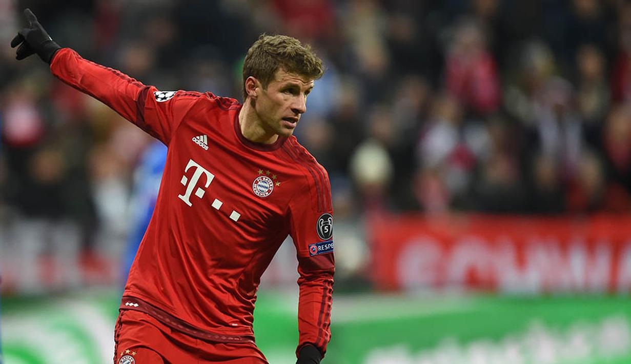 4. Meskipun terus menolak jika dikatakan akan pindah dari Bayern Munchen. Hal itu tidak membuat Manchester City berhenti menggoda striker asal Jerman, Thomas Muller untuk kembali bermain bersama Guardiola. (AFP/Christof Stache)