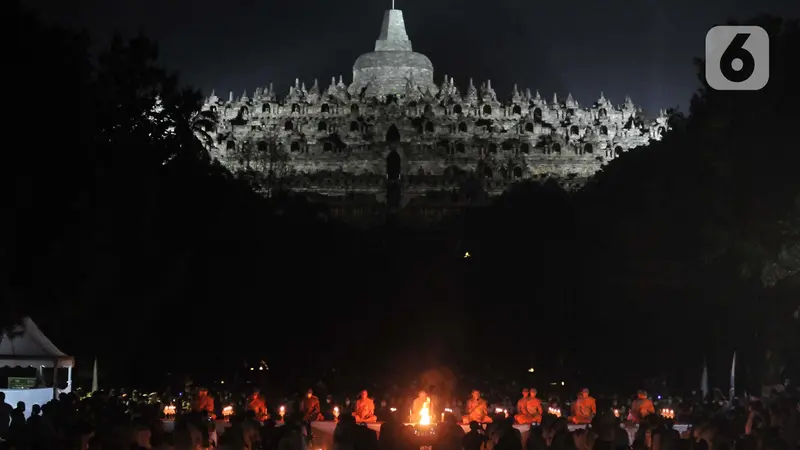 Ribuan Lampion Hiasi Malam Waisak di Candi Borobudur