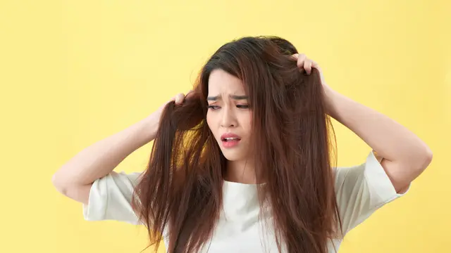 Dari Buat Rambut Rontok hingga Bercabang, Inilah Alasan Mengapa Rambut Tidak Boleh Sering Dicatok