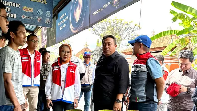 Direktur Utama Pertamina Nicke Widyawati bersama dengan Anggota Komisi VI DPR RI I Nyoman Parta turun langsung meninjau sejumlah pangkalan dan agen LPG 3 Kg di Bali.