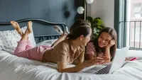 Ilustrasi kebersamaan orangtua dengan anak remaja (sumber foto: pexels.com/RDNE Stock project)