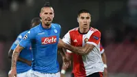 Kevin Diks (kanan). Bek kanan FC Copenhagen berusia 25 tahun ini memiliki darah Indonesia dari kakek neneknya yang lahir di Malukuo. Ia juga pernah memperkuat Vitesse, Fiorentina, Feyenoord dan Empoli. Di level timnas, ia pernah memperkuat Timnas Yunior Belanda. (AFP/Filippo Monteforte)