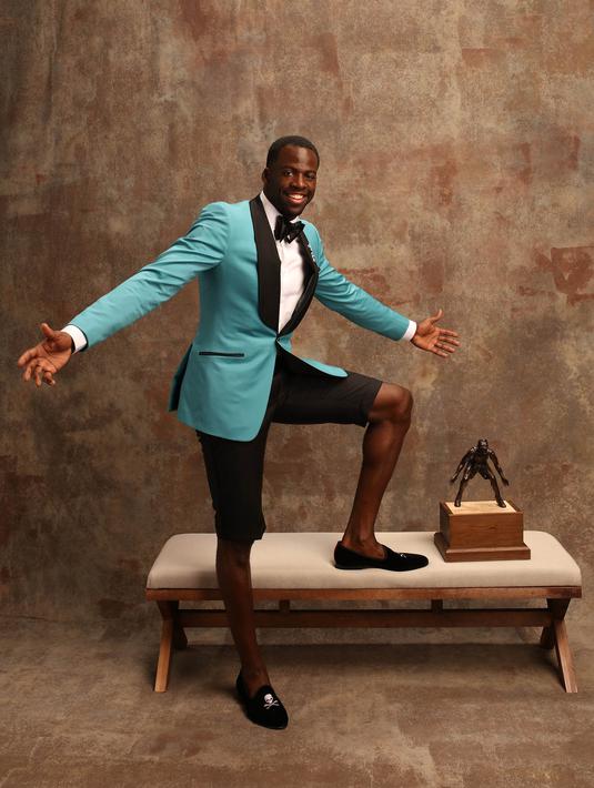 Pebasket Golden State Warriors, Draymond Green, berhasil meraih penghargaan Defensive Player of the Year pada NBA Awards 2017 di Basketball City, New York, Senin (26/6/2017). (NBAE via Getty Images/Michael J LeBrecht II)