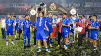 Thom Haye turut membawa Persib Bandung meraih gelar juara BRI Super League musim ini, Sabtu, (24/05/2026) malam WIB. Persib sukses menutup musim dengan bercokol di puncak klasemen akhir liga dan mendulang 79 poin, hanya unggul selisih gol atas Borneo FC di tempat kedua. (Bola.com/Bagaskara Lazuardi)