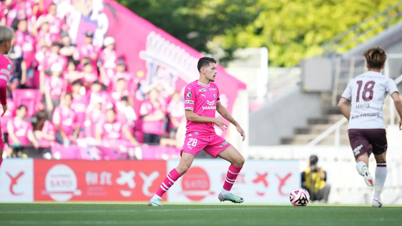 Foto: Tiga Bulan Masa Peminjaman Bersama Cerezo Osaka di J1 League 2024, Ini Dia Rapor Justin Hubner!