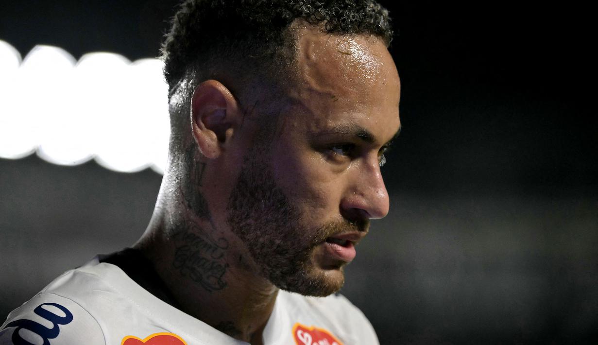 Seperti diketahui, Neymar telah lama absen membela Brasil sejak mengalami cedera lutut parah pada Oktober 2023. Meskipun begitu, ia merupakan pencetak gol terbanyak Selecao dengan 79 gol. (AFP/Nelson Almeida)