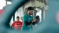 Penjaga gawang Bali United Adilson Maringa saat sesi menjajal fasilitas gym di Training Center Bali United. (Bola.com/Alit Binawan)