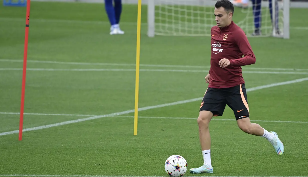 Setelah sempat disebut-sebut bakal mendapatkan Marc Cucurella dari Chelsea, MU kini dipastikan bakal mendapatkan Sergio Reguilon sebagai penutup lubang di sisi kiri pertahanan. (JAVIER SORIANO / AFP)