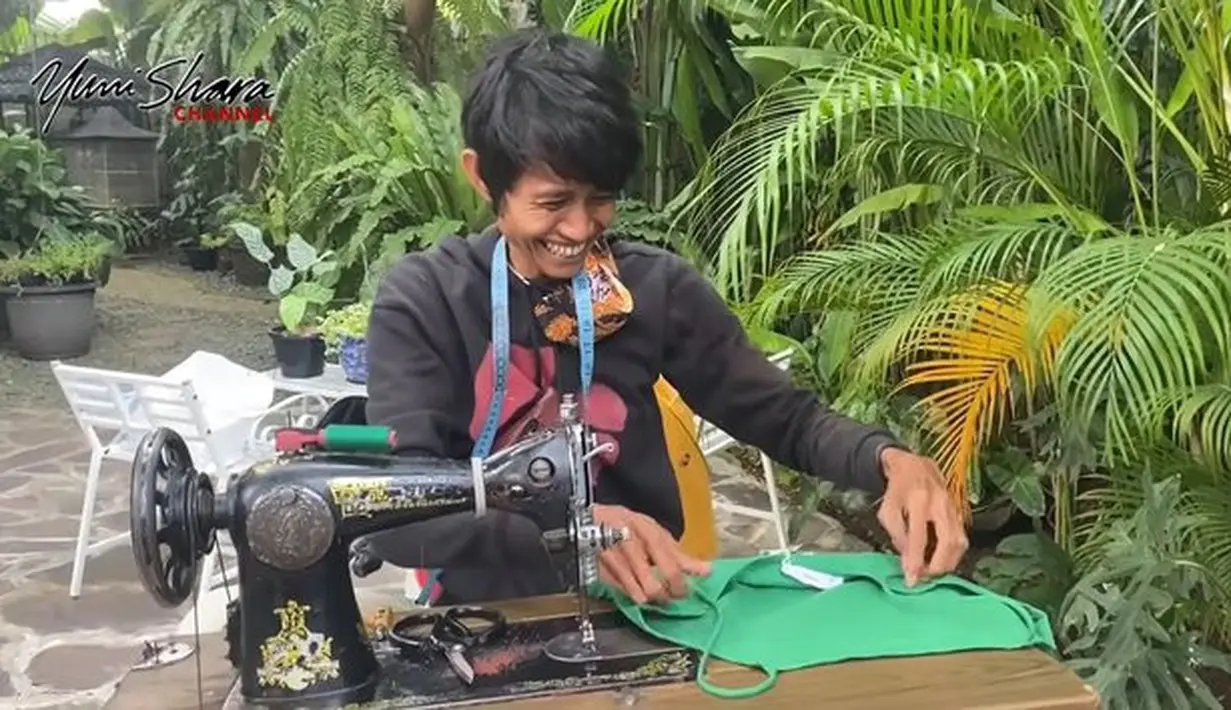 Yuni Shara permak baju branded (Sumber: YouTube/Yuni Shara Official)