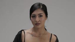 Venilia Agik mulai dikenal sebagai presenter olahraga ketika membawakan program MotoGP. (Bola.com/Vitalis Yogi Trisna)