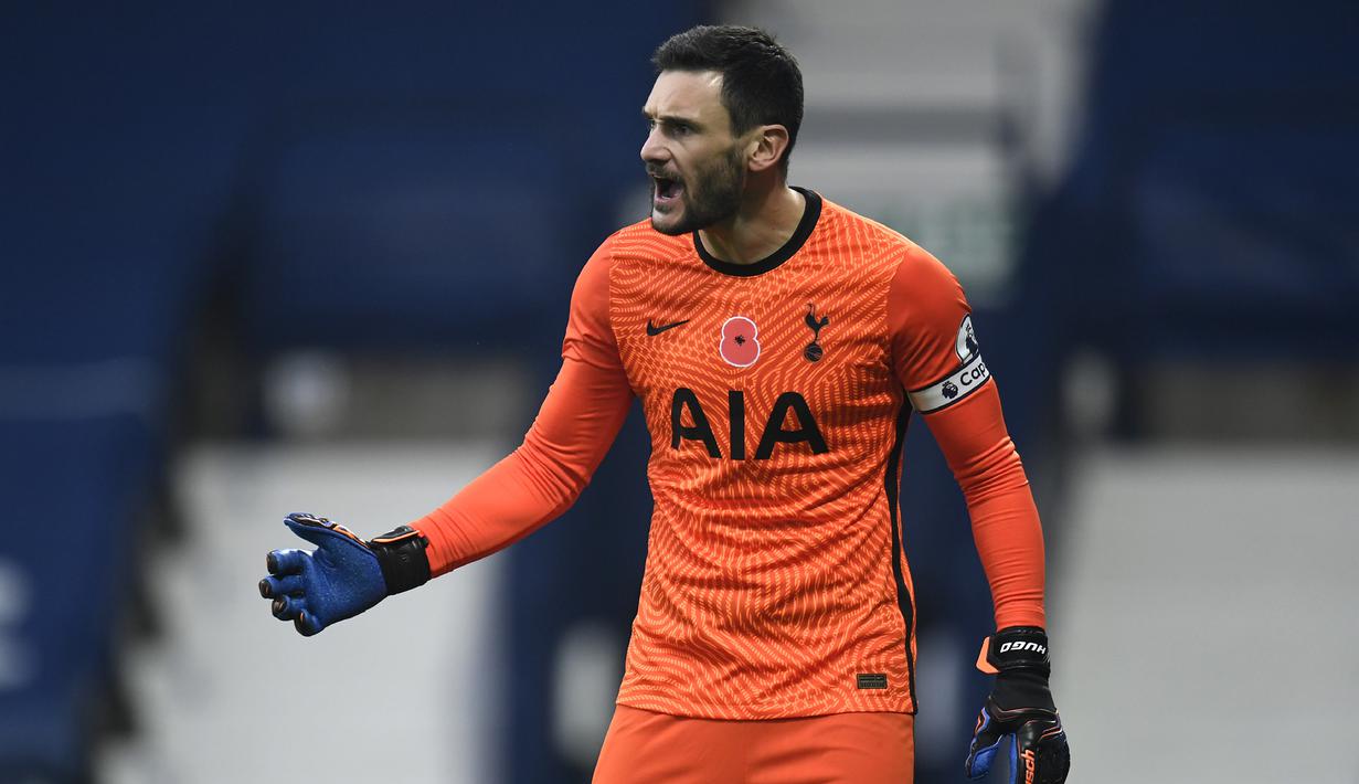 3-4. Hugo Lloris (Tottenham Hotspur). Kiper asal Prancis berusia 34 tahun ini telah membuat 7 kali clean sheets dalam 16 penampilannya selama 1440 menit. (AP/Peter Powell/Pool)
