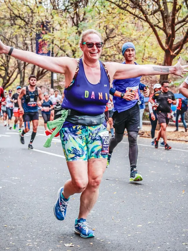 8 Potret Daniel Mananta Tertangkap Kamera Fotografer New York Marathon Ini Bikin Geleng Kepala