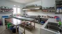 7 Cara Menjaga Dapur Usaha Rumahan Tetap Bersih Meski Produksi Banyak