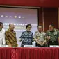 Suasana persiapan konferensi pers usai rapat koordinasi penertiban impor berisiko tinggi di kantor pusat Bea dan Cukai, Jakarta, Rabu (12/7). Rapat tersebut membahas penanganan impor berisiko tinggi. (Liputan6.com/Faizal Fanani)