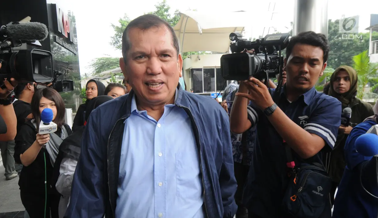 Mantan anggota DPR periode tahun 2009-2014, Chairuman Harahap usai menjalani pemeriksaan di gedung KPK, Jakarta, Selasa (10/7). Chairuman Harahap diperiksa sebagai saksi kasus dugaan proyek E-KTP. (Merdeka.com/Dwi Narwoko)
