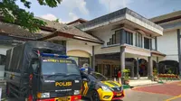 KAI Daop 8 Surabaya Sesalkan Aksi Anarkis Suporter Lempar Kaca Kereta Api