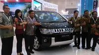 PT Krama Yudha Tiga Berlian Motors resmi meluncurkan Delica Royal di Pekan Otomotif Surabaya.