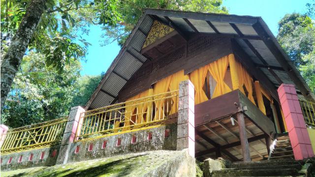 Merasakan Aura Magis di Makam Teuku Umar