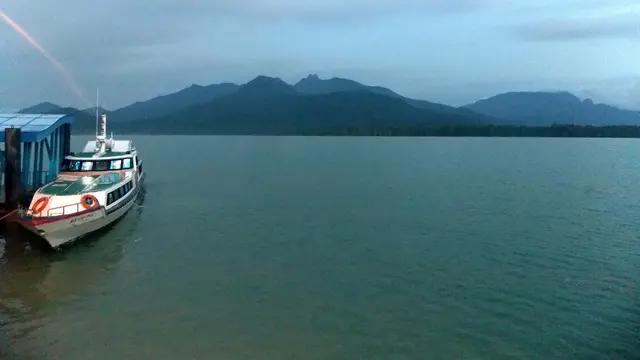 Gunung Daik berlokasi di Kepulauan Riau