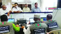 Jamaah Haji Bangladesh Dibekali <i>Gadget</i> Canggih