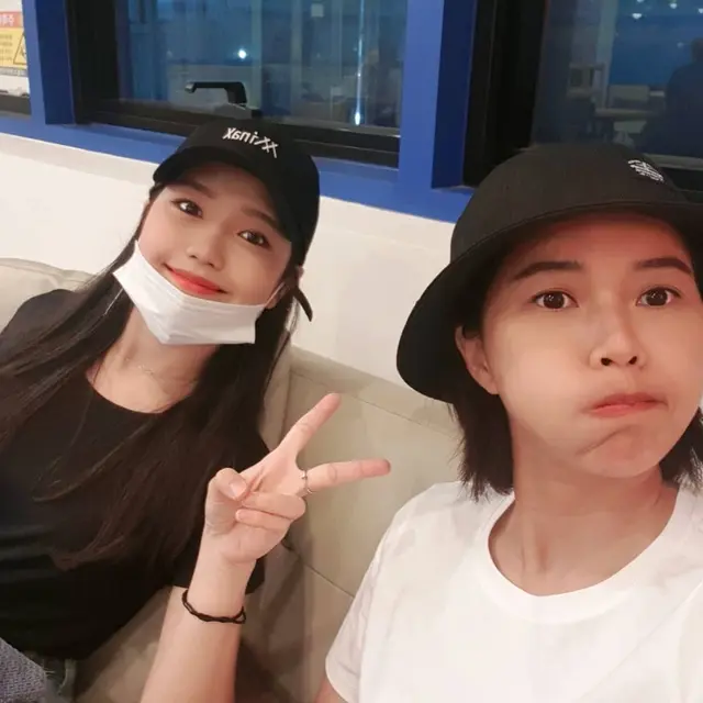 6 Potret Kebersamaan Yannie Kim dan Sang Anak, Bak Kakak Adik