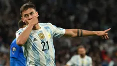 Perhelatan Piala Dunia yang berlangsung tiap 4 tahun sekali menjadi momen yang diimpikan dan ditunggu-tunggu para pesepak bola di seluruh dunia. Setelah negaranya dipastikan lolos ke Piala Dunia Qatar, namun keenam pemain berikut masih berharap-harap cemas untuk menjadi bagian dari skuad akibat tengah mengalami cedera saat membela klubnya masing-masing. Berikut keenam pemain yang terancam gagal tampil di Piala Dunia 2022 Qatar akibat tengah cedera atau masih dalam masa pemulihan. (AFP/Glyn Kirk)