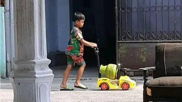 7 Foto Ini Buktikan Orang Indonesia Selalu Punya Cara Ajaib Selesaikan Masalah