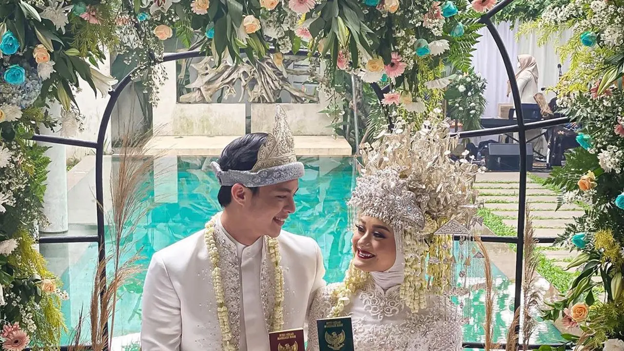 Ciptakan Lagu Khusus, Ini 6 Momen Rey Mbayang Nyanyi Untuk Dinda Hauw