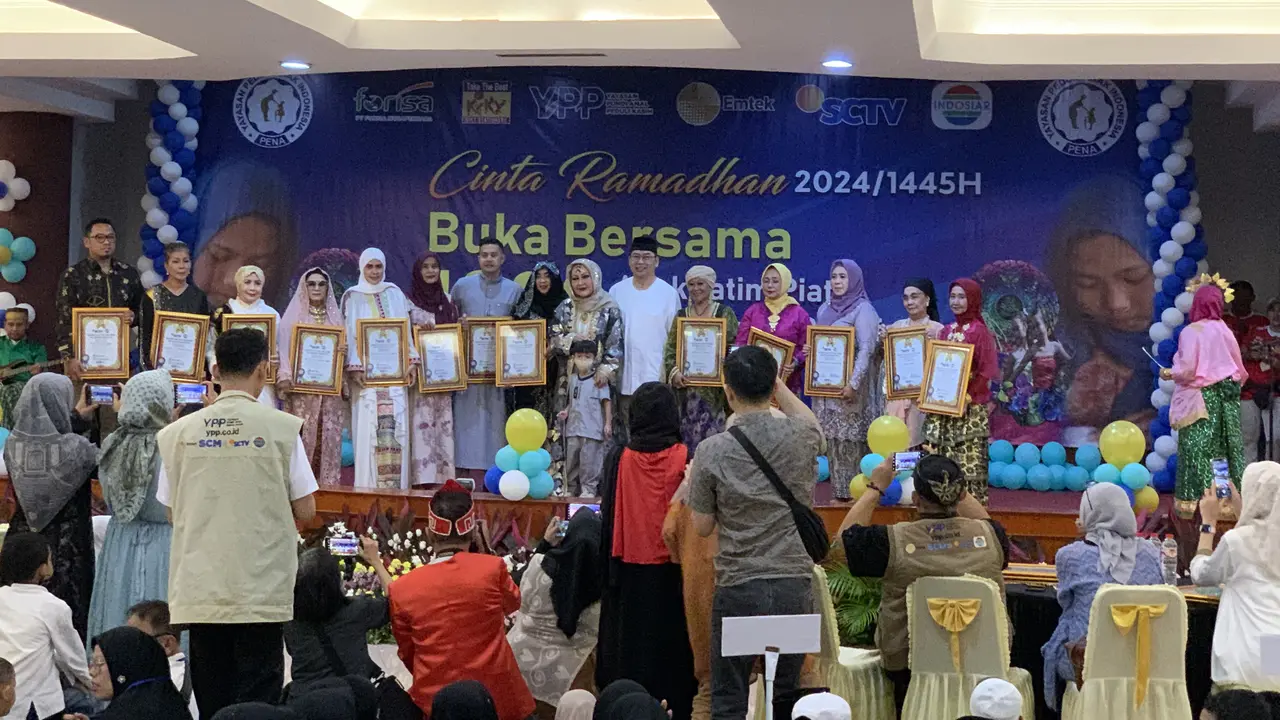 Emtek Group bersama YPP dan Yapena menggelar acara buka bersama 1.000 anak yatim piatu, disabilitas, dan dhuafa, di Gedung Serba Guna Masjid Baiturahman DPR, Jakarta, Minggu (31/3/2024).