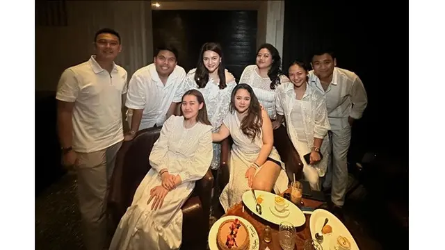 6 Potret Perayaan Ultah Aaliyah Massaid Bareng Thariq di Bali, Intimate Serba Putih