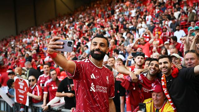 Foto: Anfiled Berselimut Haru, Mohamed Salah Mainkan Laga Terakhir Bersama Liverpool