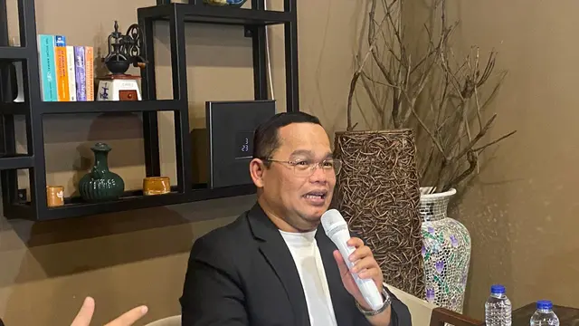 Tim kuasa hukum RK, Muslim Butarbutar saat konferensi pers di kawasan Kemang, Jakarta Selatan, Jumat (4/3/2025).