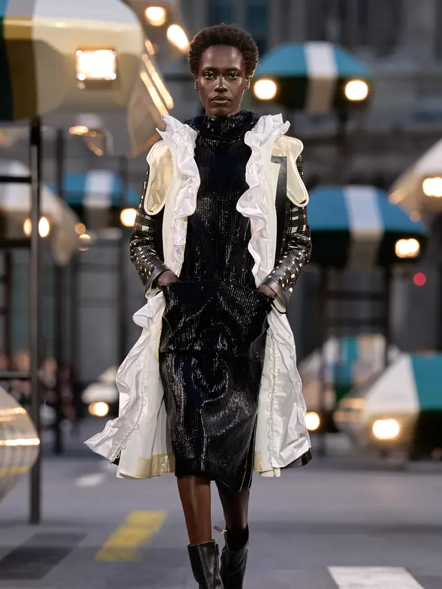 Louis Vuitton Spring/Summer 2027 Hadirkan Busana Ringan yang Mengikuti Gerak Tubuh