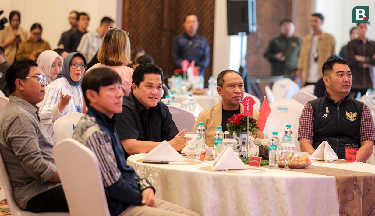 Ketua Umum PSSI Erick Thohir hadir dalam acara penandatanganan kerjasama antara Bank Mandiri dan PSSI di Plaza Mandiri, Senayan, Jakarta, Jumat (23/08/2024). (Bola.com/Bagaskara Lazuardi)