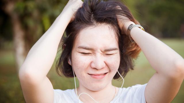 Tips Melembapkan Kulit Kepala Kering untuk Dukung Kesehatan Rambut