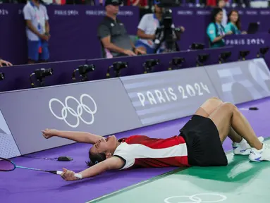 Gregoria Mariska Tunjung menjadi satu-satunya wakil Indonesia yang tersisa di cabor bulu tangkis Olimpiade Paris 2024 berkat kemenangan dramatis tiga set (21-4, 8-21 dan 23-21) atas tunggal putri Korea Selatan, Kim Ga-eun pada babak 16 besar di Porte de la Chapelle Arena, Paris, Kamis (1/8/2024) malam waktu Prancis atau Jumat (2/8/2024) dini hari WIB. Satu wakil Indonesia lainnya di ganda putra, Fajar Alfian/Muhammad Rian Ardianto tersingkir di babak perempatfinal usai kalah dari unggulan pertama asal China, Liang Wei Keng/Wang Chang. (Dok. NOC Indonesia/Naif Muhammad Al'as)