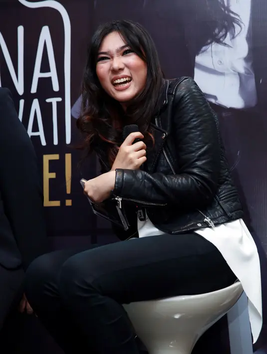 Isyana sendiri menganggap album debutnya ini sebagai 'bayi' yang bakal mengantarkannya bergelut di dunia musik. (Deki Prayoga/Bintang.com)