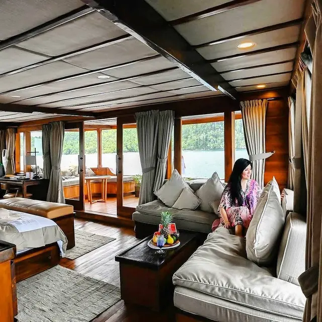 Jelajahi Keindahan Pulau Raja Ampat dengan Kapal Phinisi