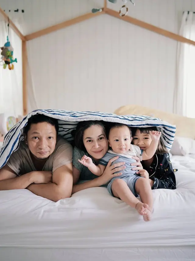 Anniversary Pernikahan ke-6, Ini 6 Potret Mesra Ringgo Agus Rahman dan Sabai Dieter