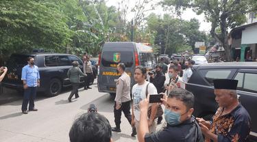Tim Inafis Polda Jateng dan Petugas Pomdam IV/ Diponegoro melakukan olah TKP meninggalnya Kopda Muslimin, otak percobaan pembunuhan istrinya. (Foto: Liputan6.com/Felek Wahyu)