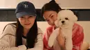 Beberapa foto memperlihatkan pesona dua aktris Korea Selatan yang tetap menawan, walau tanpa riasan sama sekali. [Foto: Instagram/kyo1122]