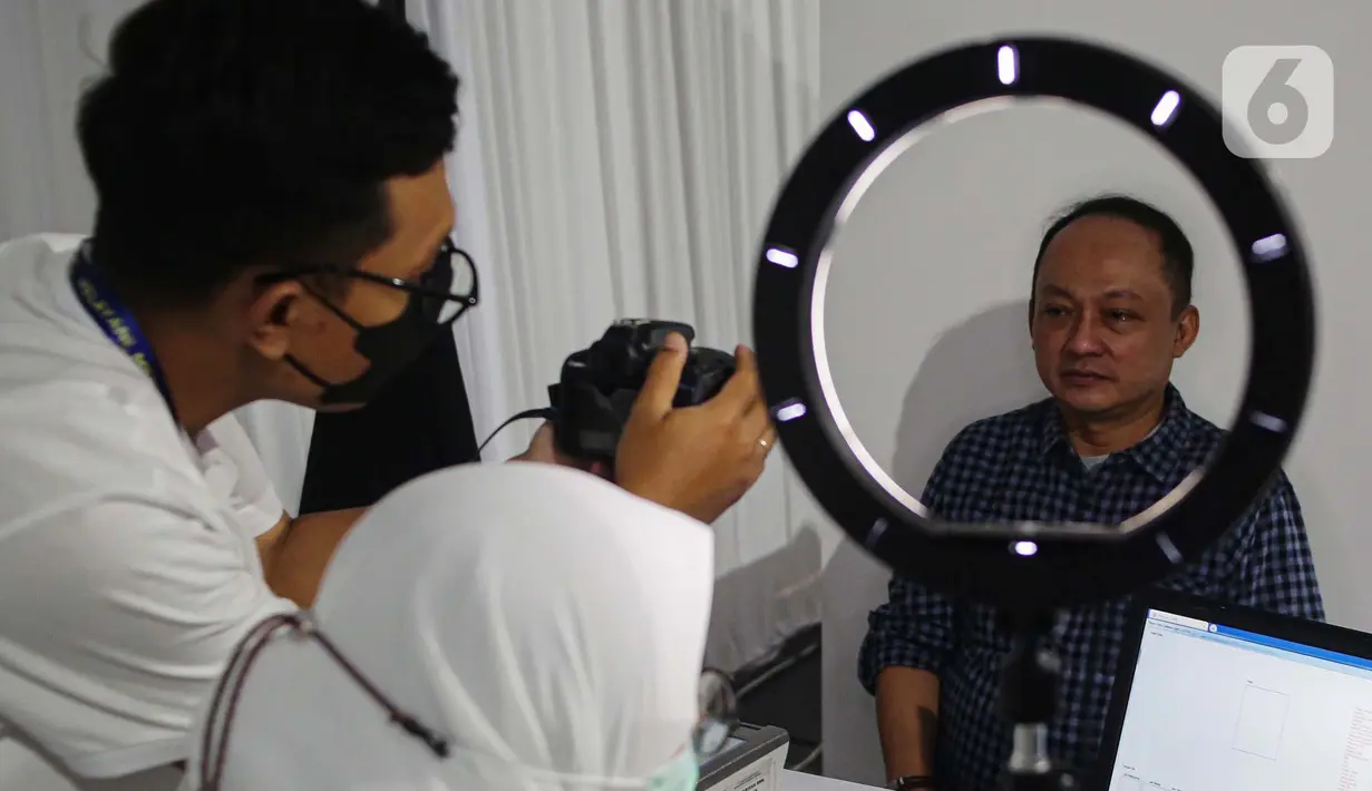 Sedangkan, untuk jenis paspor yang diterbitkan adalah paspor elektronik lembar laminasi dan paspor elektronik lembar polikarbonat. (Liputan6.com/Angga Yuniar)