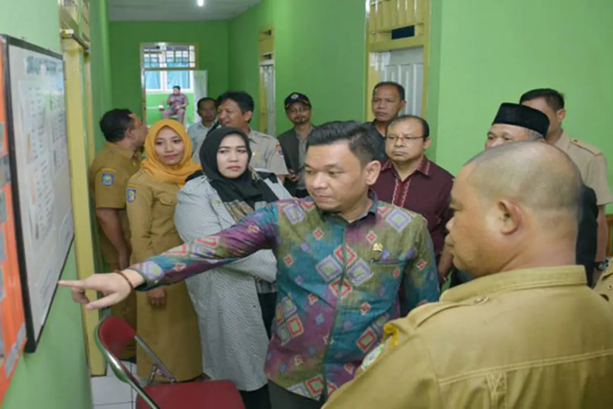 Didampingi Sekretaris Dinas Sosial Provinsi Maluku Utara Andrias Thomas dan Kepala Panti Sosial Samiun Usman di Ternate, Maluku Utara, Senin (30/4/2018).