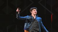 Shawn Mendes akan menggelar konser perdana di Indonesia dalam rangka Tur Asia. (Liputan6.com/AFP)