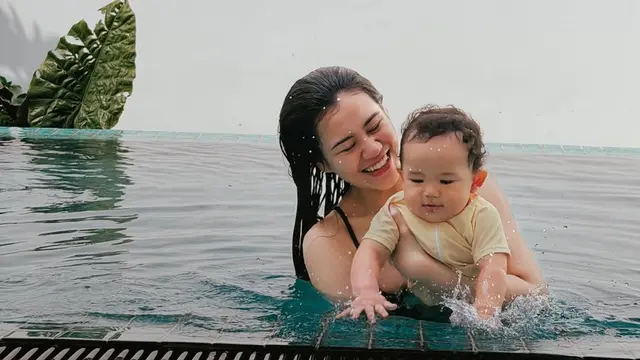 Potret Kolam Renang di Rumah Aaliyah Massaid dan Thariq Halilintar