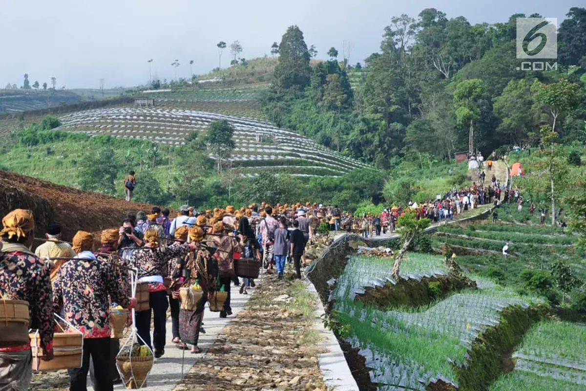 Tradisi Warga Lereng Gunung Sumbing Doakan Sesepuh